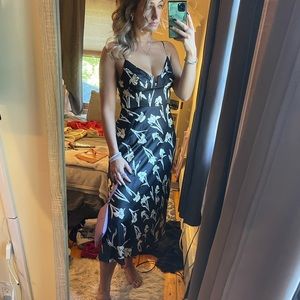 Selfie Leslie dress